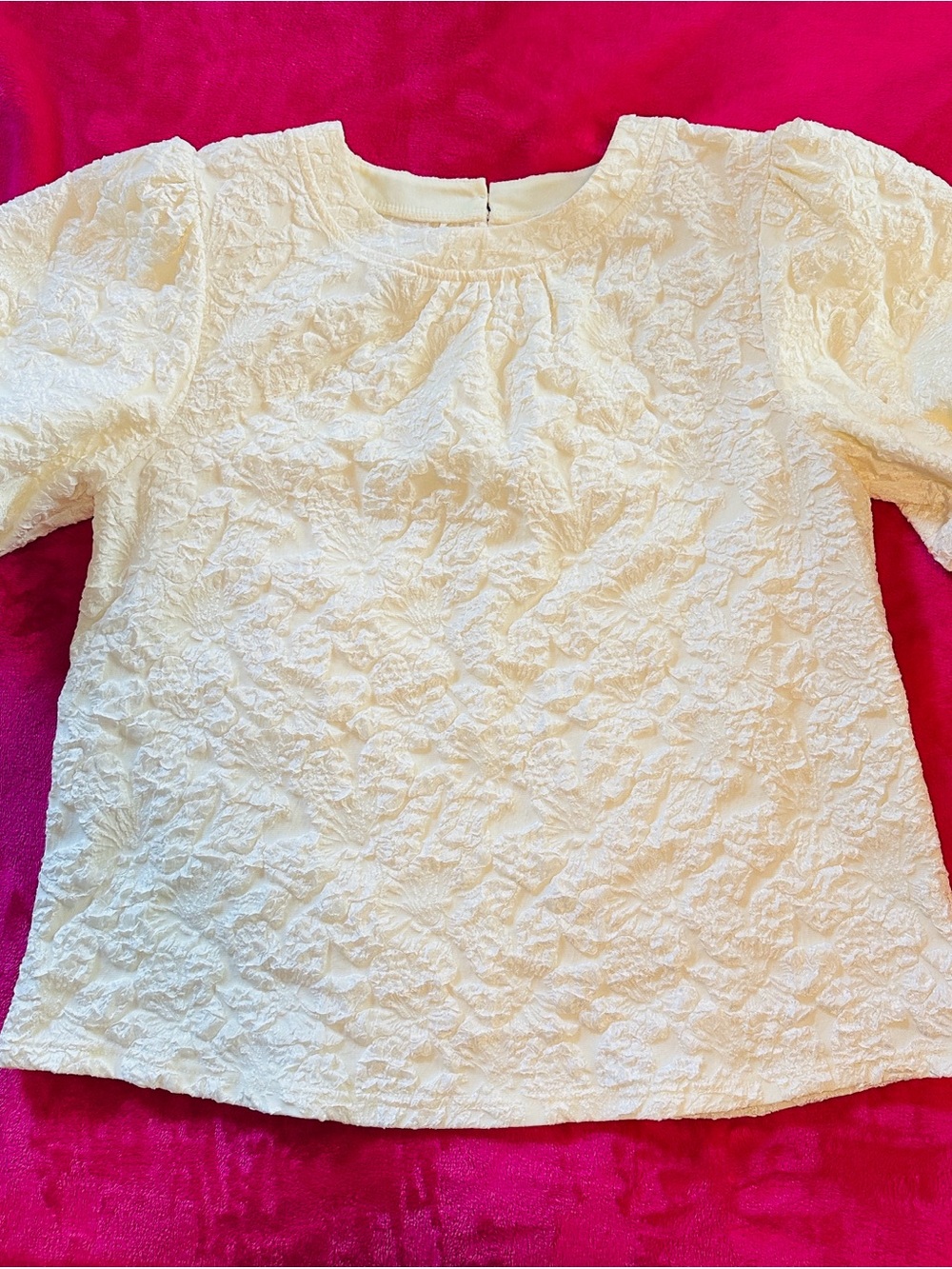 VOY Cream Textured Puff-Sleeve Medium Women's Top